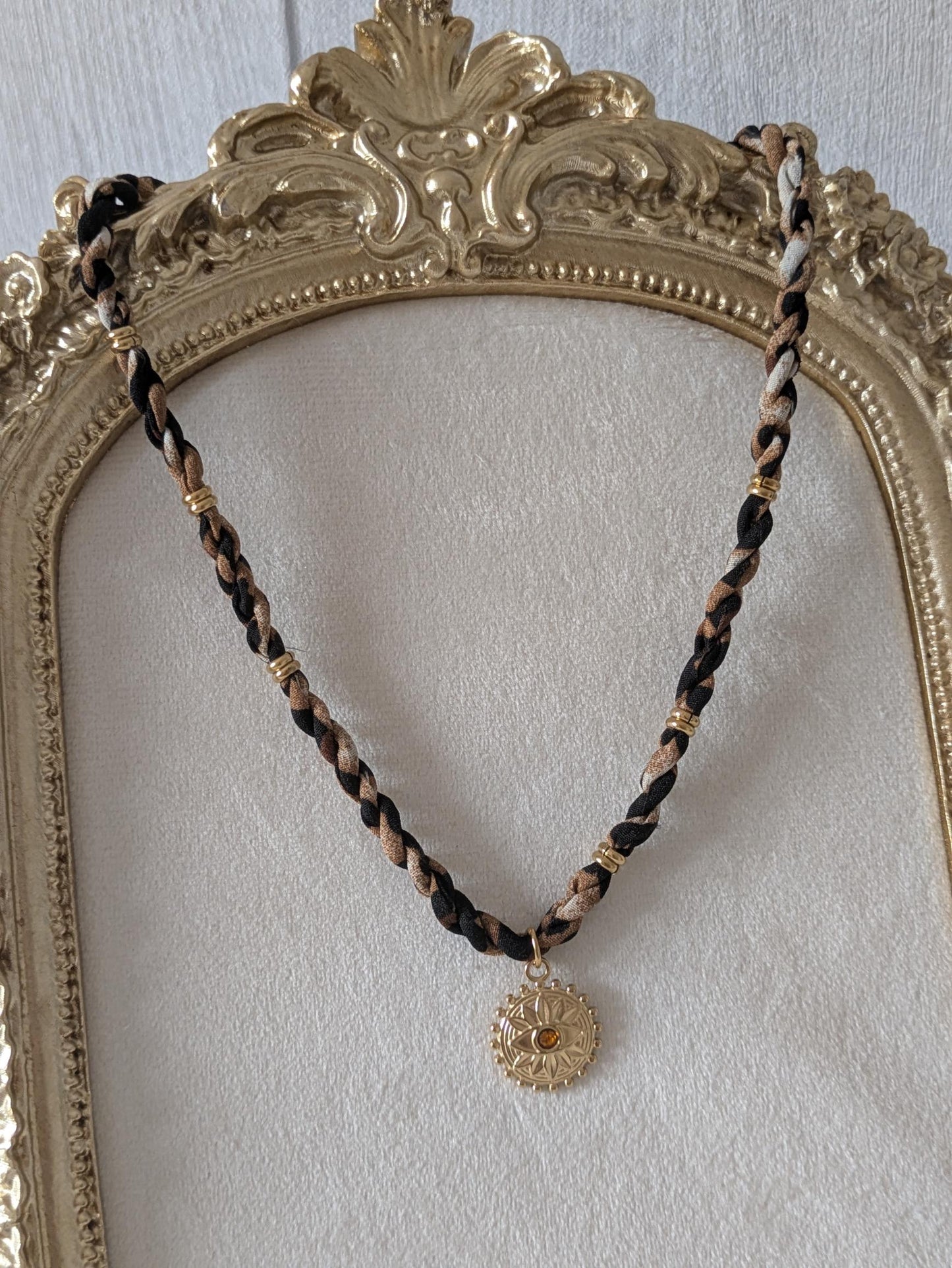 COLLIER LÉO