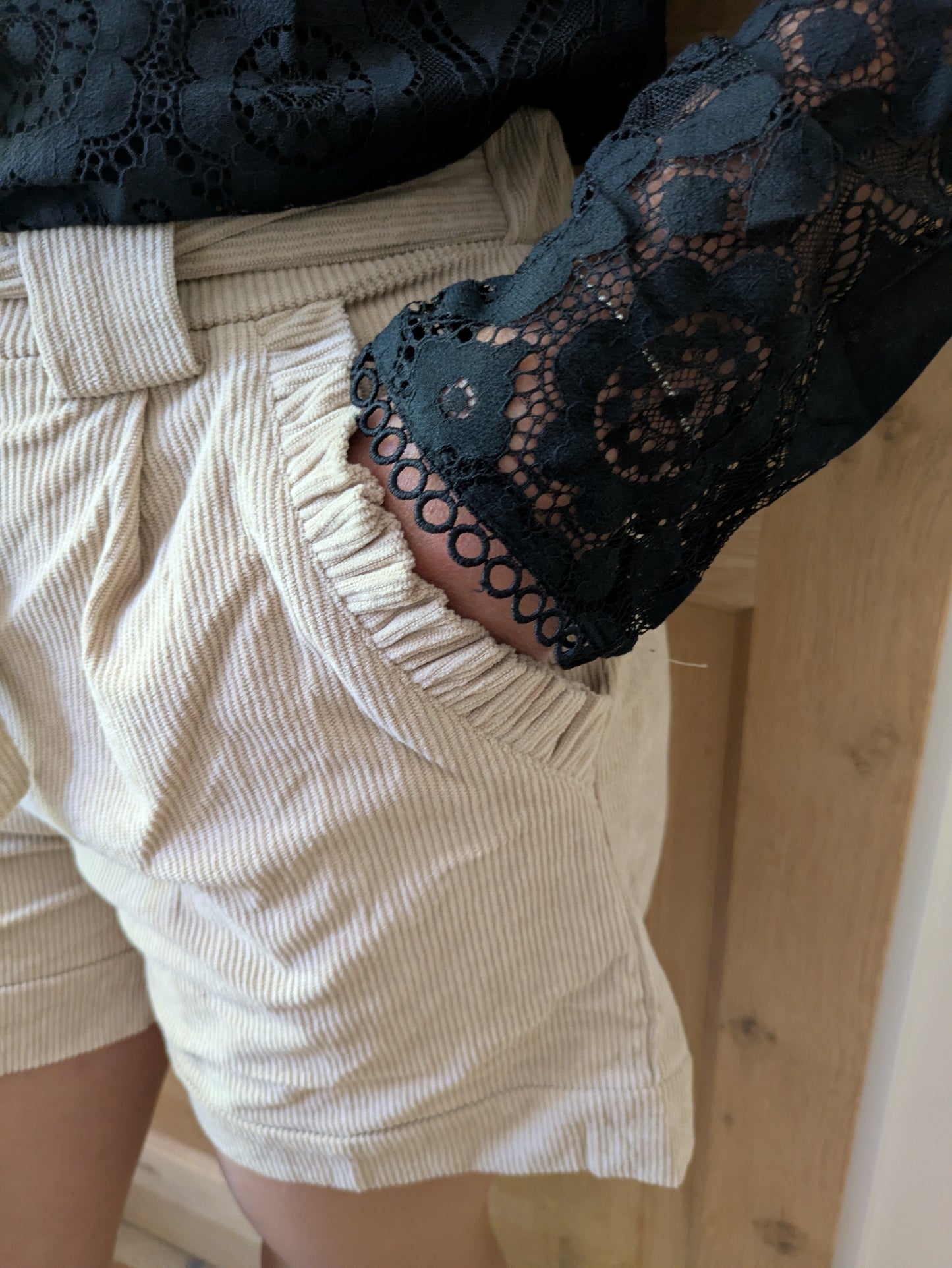 SHORT NOVA - BEIGE