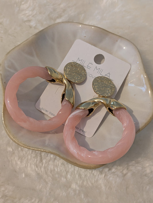 Boucles d'oreilles rose nacrées