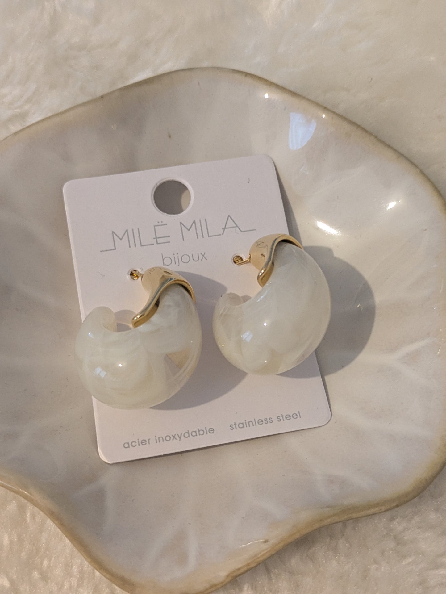 Boucles d'oreilles blanches nacrées